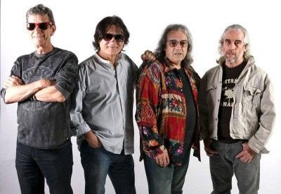 Jorge Luis Fernández (Pepino) con los integrantes del grupo POEM (Ricardo Eddy Martínez, Omar Hernández y Mike Porcel)