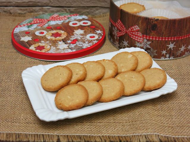 GALLETAS ESPECIADAS CON NUECES DE MACADAMIA