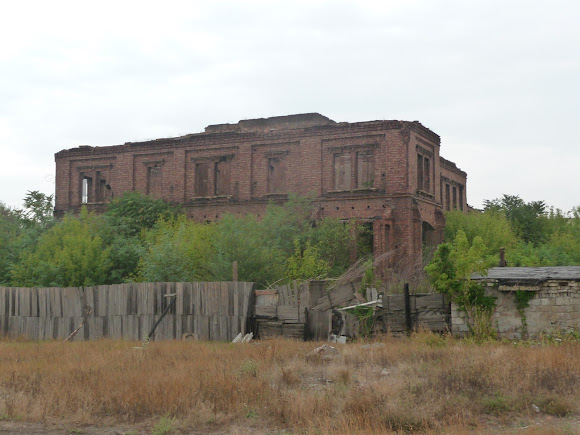 Донецьк. Вул. Клінічна. Руїни будинку Джона Юза. 1891 р