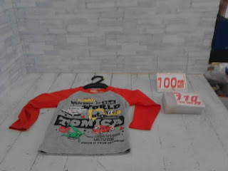 中古品　子供服　１００㎝　トミカプリント　長袖Tシャツ　１１０円
