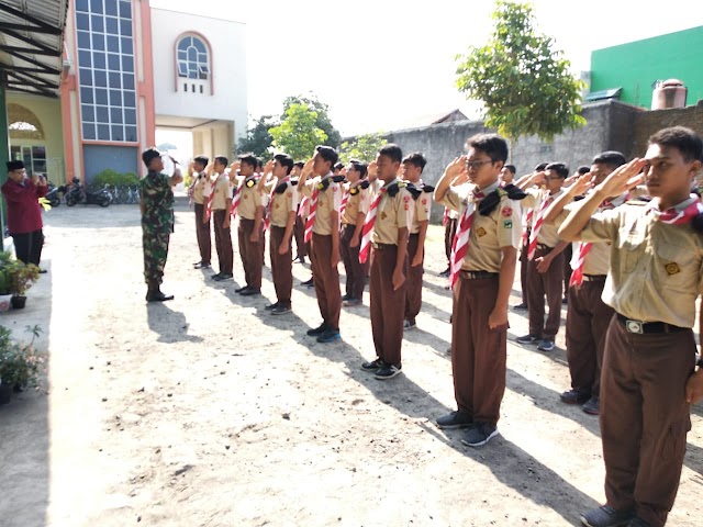 KORAMIL 06 KARTASURA BEKALI SISWA SMA IT SURAKARTA KEMAMPUAN AWAL BELA NEGARA MELALUI PBB