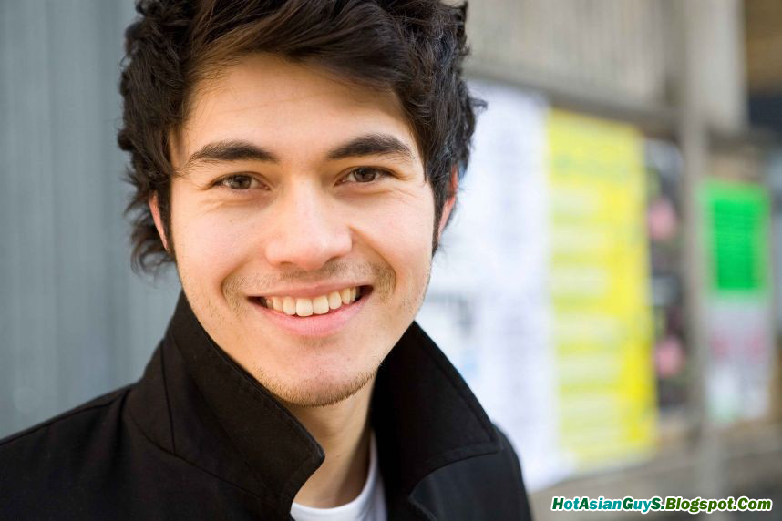 Henry Golding hot Malaysian  presenter Hot Asian Guys 