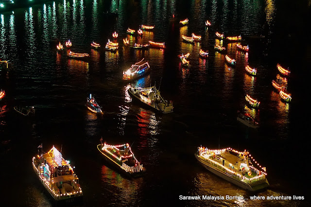 The Parade of Floats Kuching Waterfront 2011 | Sarawak Malaysia Borneo