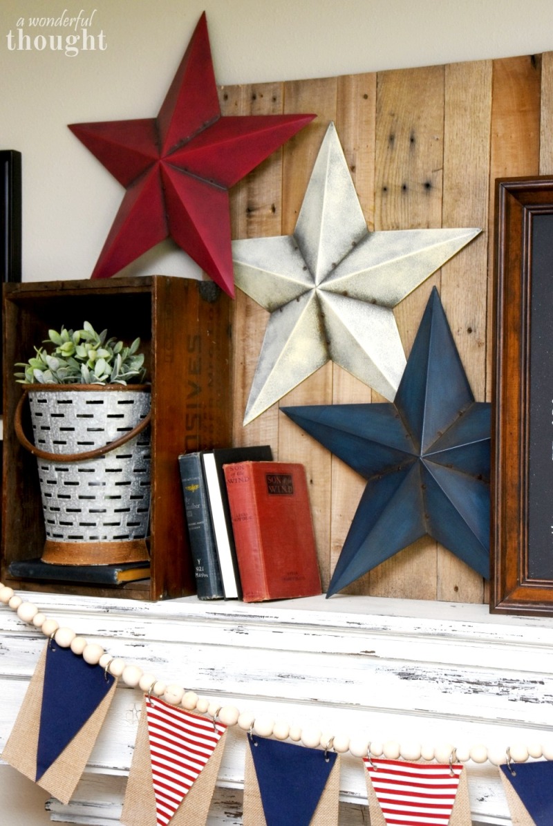 Easy 4th of July Modern Farmhouse Décor - last-minute, simple yet pretty ideas to decorate your home or party on a budget for the 4th of July!