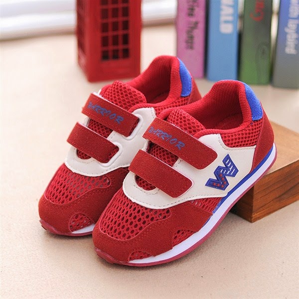 Gambar Trend Model Sepatu  Anak  Kecil  Usia Balita Batita 