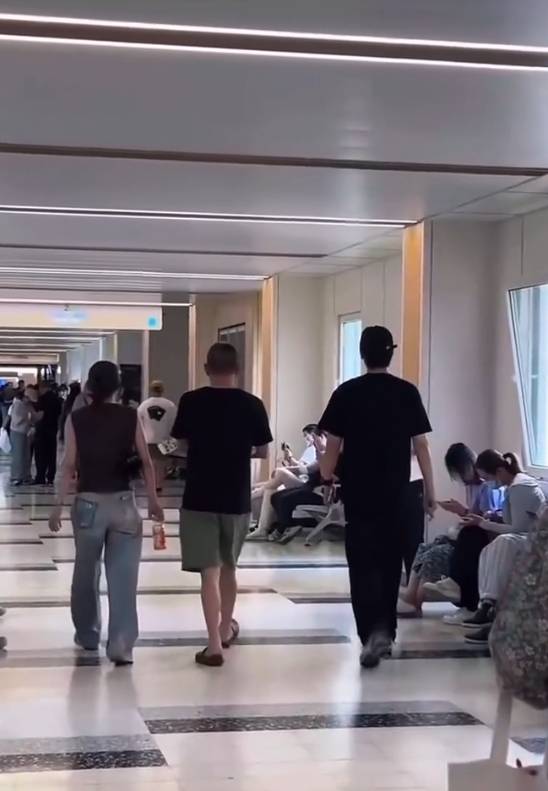Hospital Sighting Reignites Dating Rumours Between Xing Zhaolin and Lu Yangyang
