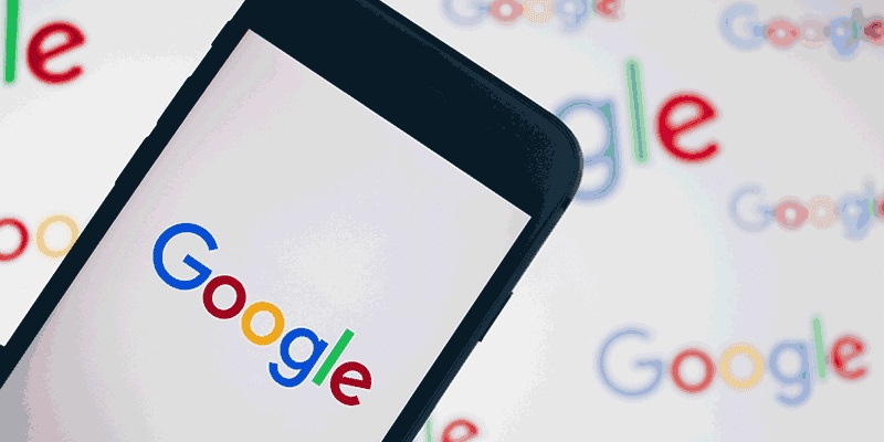 celular com app google aberto