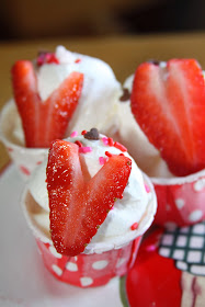 Yogurt Valentine Ideas @michellepaigeblogs.com