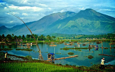 yang berada di provinsi Jawa Barat banyak mempunyai tempat wisata terkenal dan menarik untuk 10 TEMPAT WISATA GARUT PALING POPULER
