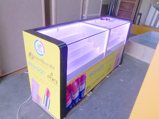 Etalase Display Interior Toko Plus Branding Merek (Etalase Display)