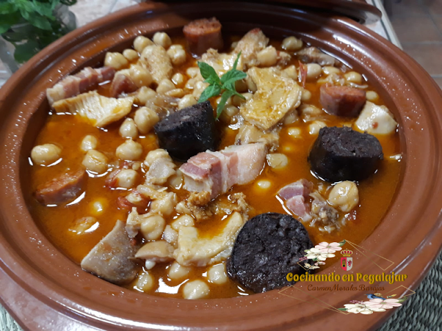 Menudo Casero (Callos con Garbanzos)