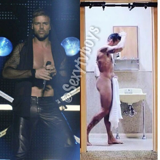 Ricky Martin saliendo de la ducha