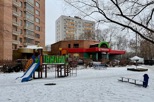 Криворожский проезд, универсам «Пятёрочка» Криворожский проезд, универсам «Пятёрочка»