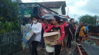 Badan Pengurus Kabupaten Ormas di Indramayu Bagikan Bantuan untuk Korban Banjir