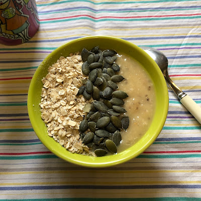 Smoothie du petit-déjeuner : nectarine, kiwi, flocons d'avoine et graines de chia