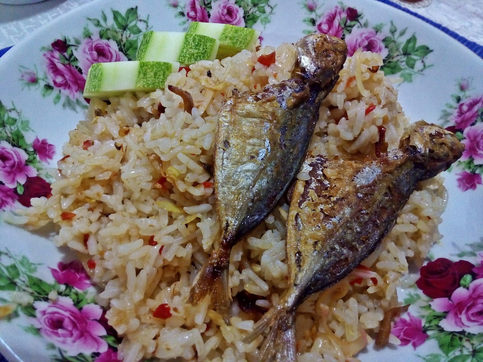 SurayaMSyed: Nasi Goreng Makan Dengan Ikan Masin