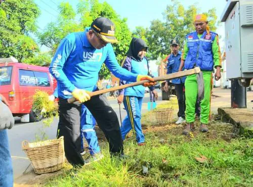 Wako Hendri Septa Pimpin Aksi Padang Bergoro di Sepanjang Jalan Raya Kuranji