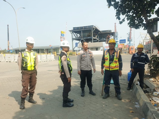 Polsek Kskp Banten Polres Cilegon Melaksanakan Giat Minggu Kasih Bersama Karyawan Pelabuhan Pelindo