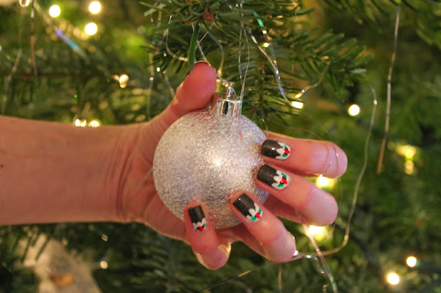 Christmas Nail Art - Brown Christmas Pudding Figgy