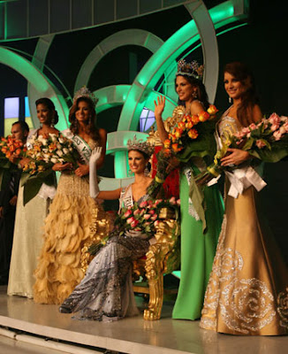 Miss Venezuela, Stefania Fernandez, was crowned as Miss Universe 2009 in the Bahamas