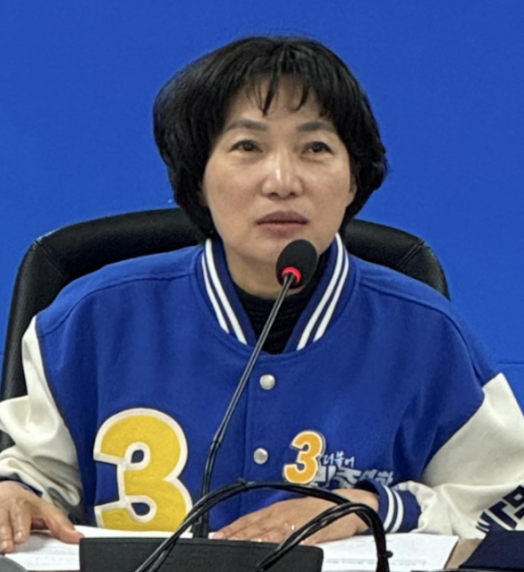 서미화 국회의원이 질문에 답하는 사진