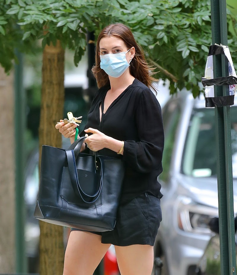 Anne Hathaway Clicked Outside  in New York 17 Sep- 2020