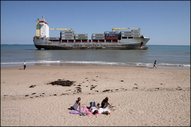 fotografia,colapso,transporte,mercancias,energia,playa,barco,arriba-extraña