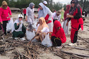 ASN Pemkab Aceh Singkil Lakukan Bhakti Sosial Pembersihan Sampah di Pantai Wisata Pulo Sarok