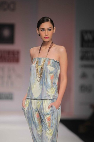 [WIFW SS 2011by Gayatri Khanna (10)[4].jpg]