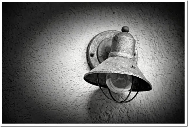 black-white-light-bulb-free-picture- (1011) black-white-light-bulb-free-picture- (1011)