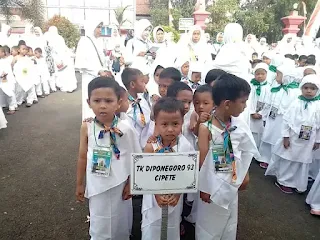 Kegiatan manasik haji anak TK Diponegoro 93 Cipete