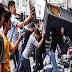 Madenci yakınlarından Ak Parti Soma İlçe Binasına protesto.