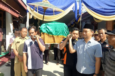 Salah seorang anggota KPPS di Kabupaten Magetan yang meninggal diduga mengalami kelelahan dalam melaksanakan kegiatan Pemilu 2019 (KOMPAS.com/DOK RIZAL)