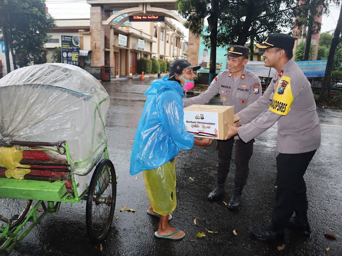 Polisi Peduli, Polres Malang Berikan Bantuan Sosial Untuk Warga