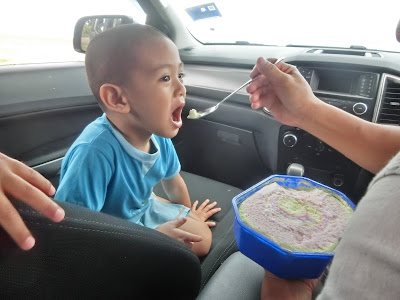 Pertama kali makan aiskrim!