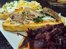 Tostas variadas con base de salmorejo