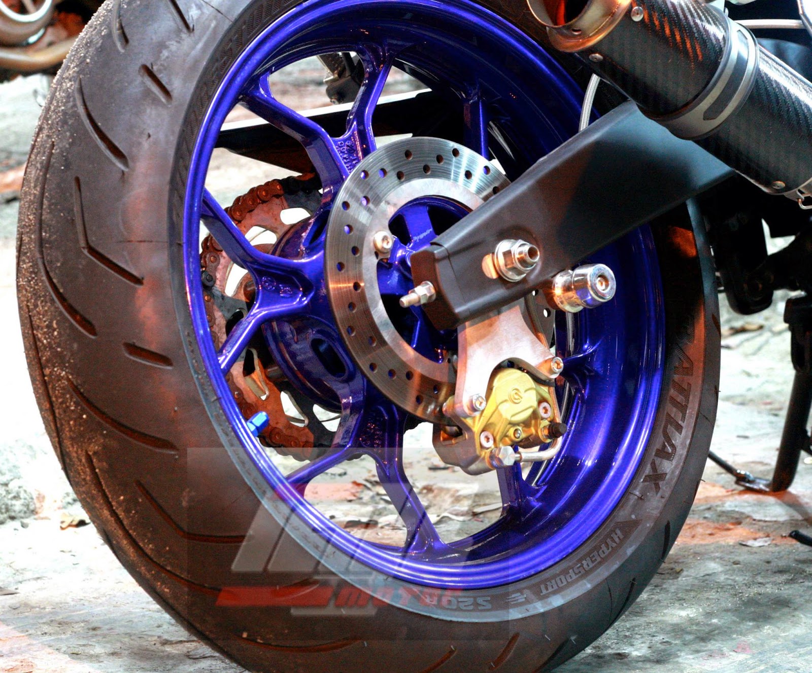 BLUSPIT MOTO BLOG Modifikasi Yamaha R25 Sporty Ala Layz Motor