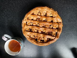 Easy apple pie in a pressure cooker.
