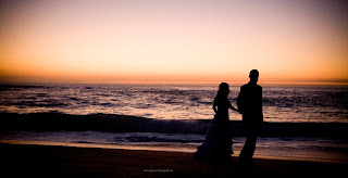 pareja de noche en la playa