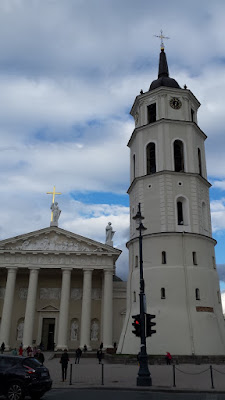 Lituania-plaza-catedral-vilna-vilnius-enlacima