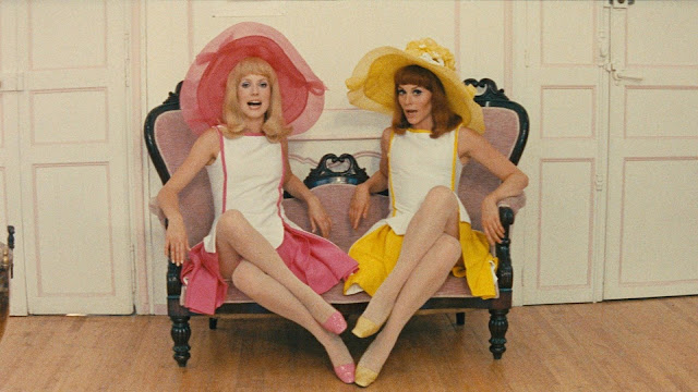 Catherine Deneuve e Françoise Dorléac em cena de ‘Duas Garotas Românticas’
