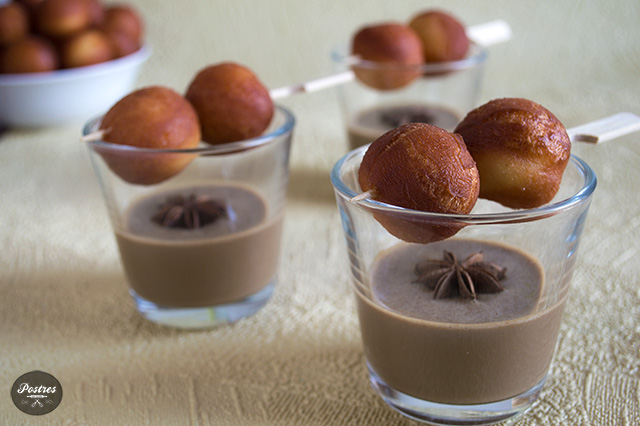 Buñuelos con salsa de Café, Canela y Anís estrellado