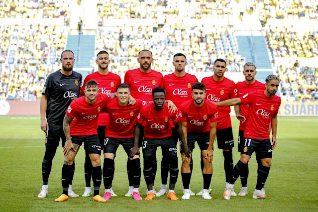 R. C. D. MALLORCA. Temporada 2023-24. Predrag Rajković, Copete, Muriqi, Valjent, Omar Mascarell, Dani RodríguezPablo Maffeo, Gio González, Amath Ndiaye, Manu Morlanes, Jaume Costa. U. D. LAS PALMAS 1 🆚 R. C. D. MALLORCA 1 Sábado 12/08/2023, 19:30 horas. Campeonato de Liga de 1ª División, LaLiga EA Sports, jornada 1. Las Palmas de Gran Canaria, estadio Gran Canaria: 24.100 espectadores. GOLES: ⚽1-0: 29’, Jonathan Viera, de penalti. ⚽1-1: 70’, Antonio Raillo.