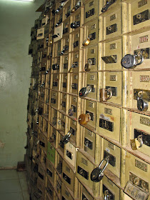 safety deposit boxes in bank
