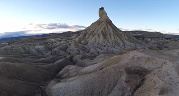  http://videos.tf1.fr/jt-we/2015/a-la-decouverte-des-bardenas-reales-le-plus-grand-desert-d-europe-8541684.html?xtmc=bardenas%20reales&xtcr=1