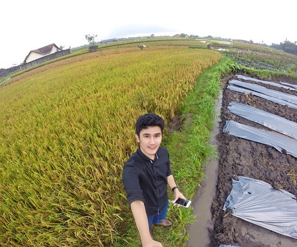  Gaya Foto Keren Pria Terbaru Jaman Sekarang 2019