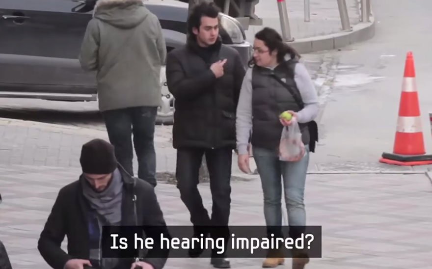 Entire Neighbourhood Secretly Learns Sign Language To Surprise Deaf Neighbor - Muharrem’s confused – why is everyone signing?