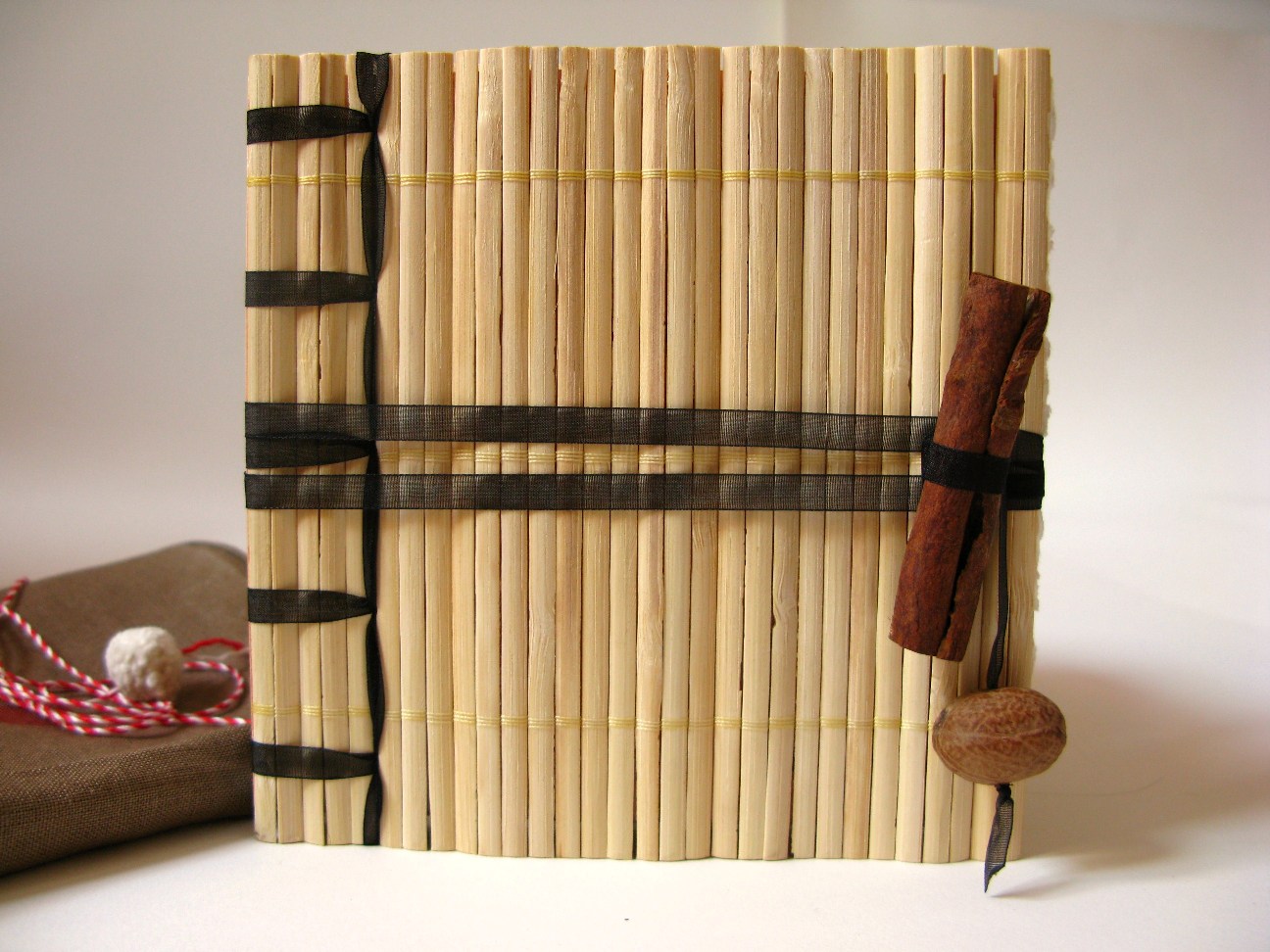 The cover is recycled from a woven bamboo mat. I used 265gr.