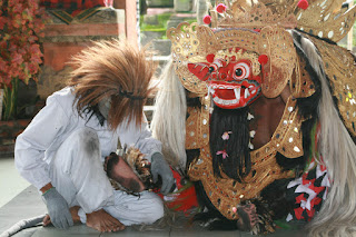Barong Dance performance. Bali. Indonesia. Танцевальное представление Баронг. Бали. Индонезия.