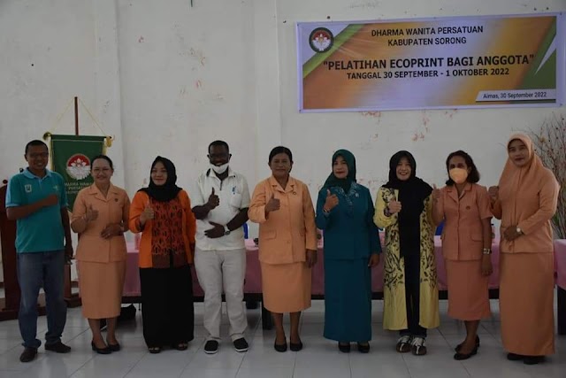 DWP Kabupaten Sorong Gelar Pelatihan Membuat Batik Ecoprint Bagi anggota DWP